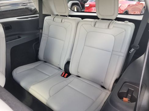 Used 2026 Lincoln Aviator Reserve w/ Luxury Package RWD image 12