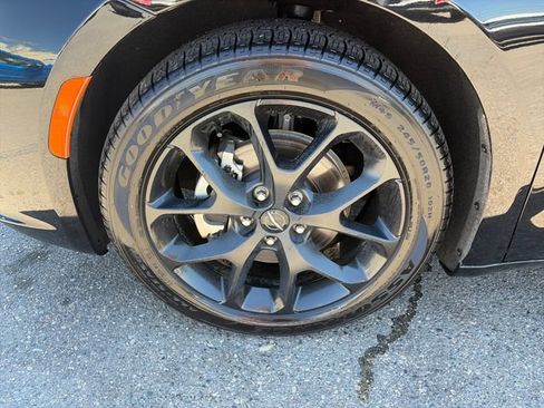 Used 2025 Chrysler Pacifica Limited FWD image 13