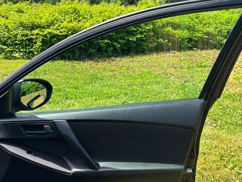 Used 2010 MAZDA MAZDA3 i Sport FWD image 27