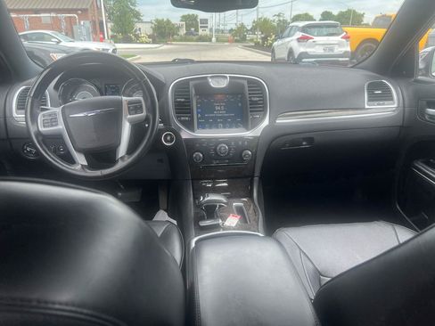 Used 2014 Chrysler 300 C RWD image 14