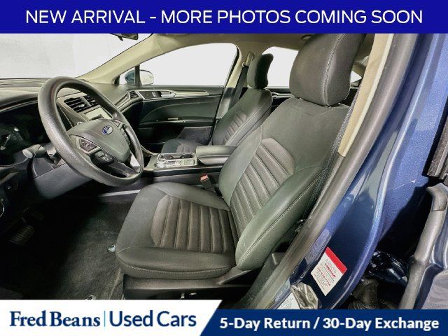 Used 2018 Ford Fusion SE w/ Fusion SE Technology Package FWD image 25
