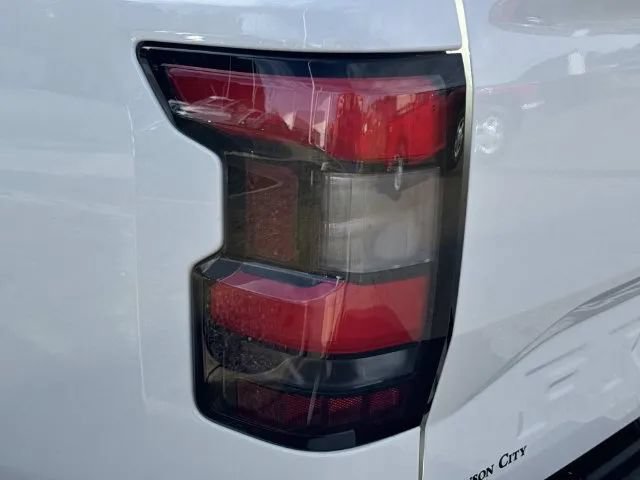 Used 2022 Nissan Frontier SV AWD/4WD image 11