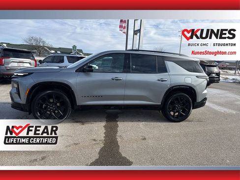 Used 2025 Chevrolet Traverse RS image 8