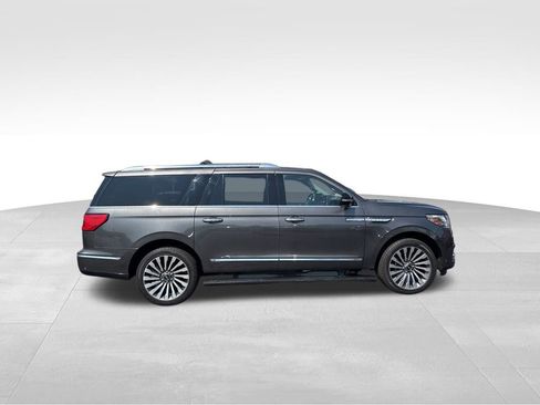 Used 2018 Lincoln Navigator L Reserve w/ Technology Package image 2