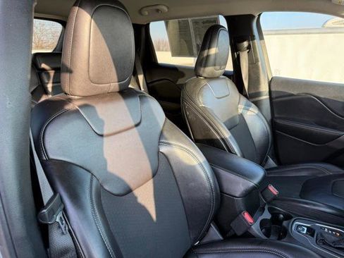 Used 2019 Jeep Cherokee Latitude Plus image 32