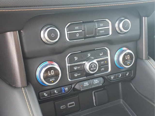 Used 2023 GMC Yukon XL AT4 w/ AT4 Premium Package AWD/4WD image 6