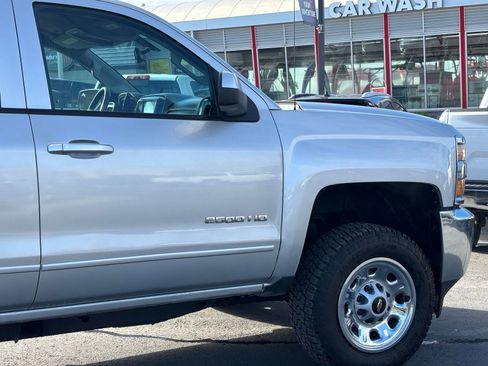 Used 2019 Chevrolet Silverado 2500 LT AWD/4WD image 4