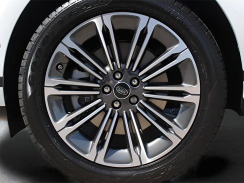 Used 2026 Land Rover Range Rover Evoque S image 9