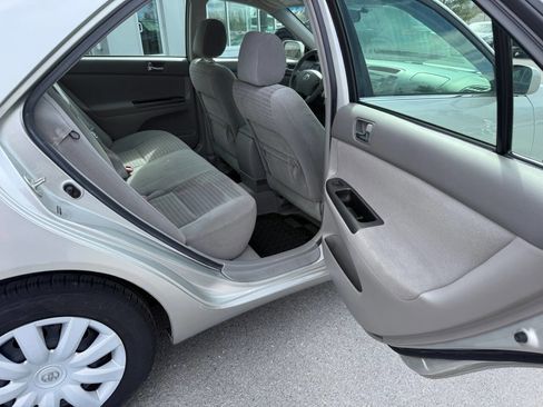Used 2005 Toyota Camry image 11