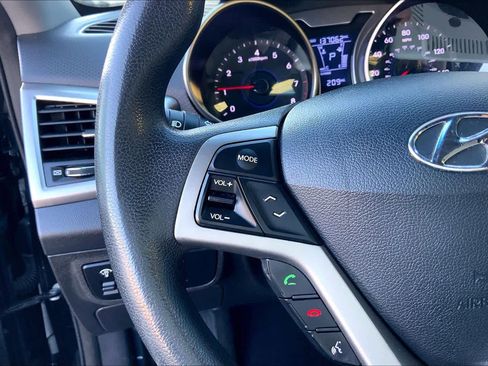 Used 2013 Hyundai Veloster w/Gray Int image 22