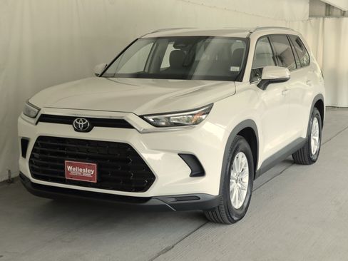 Used 2024 Toyota Grand Highlander AWD image 24