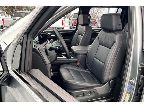 Used 2025 Chevrolet Suburban RST w/ Comfort Package image 27