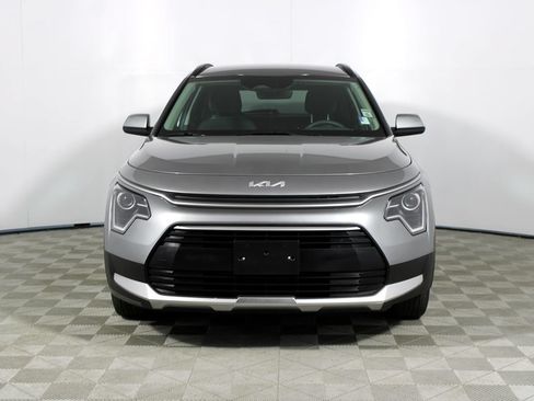 Used 2025 Kia Niro LX FWD image 2