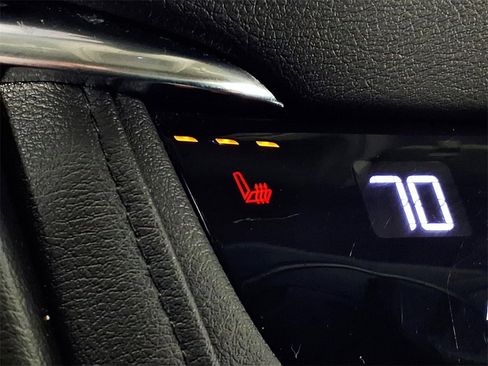 Used 2019 Cadillac XT5 Luxury image 16