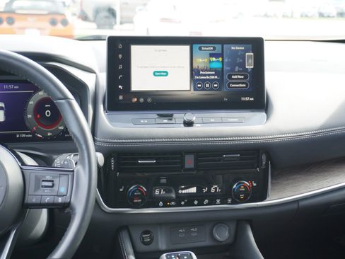 Used 2024 Nissan Rogue Platinum image 16