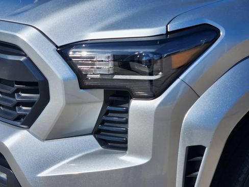 Certified 2025 Toyota Tacoma TRD Sport AWD/4WD image 9