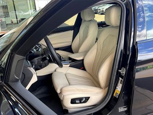 Used 2021 BMW 530e w/ M Sport Package image 24