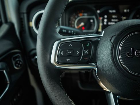 New 2026 Jeep Wrangler Unlimited Sahara AWD/4WD image 20