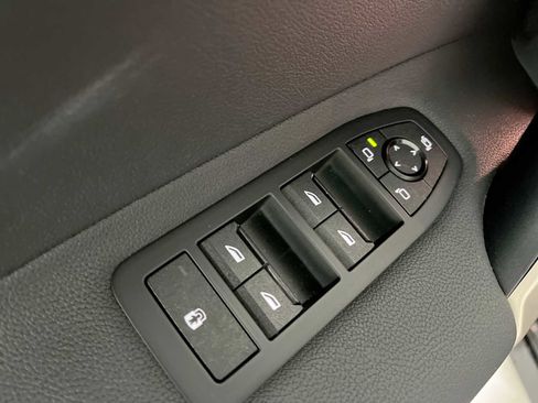 Used 2023 BMW iX xDrive50 w/ Sport Package image 15