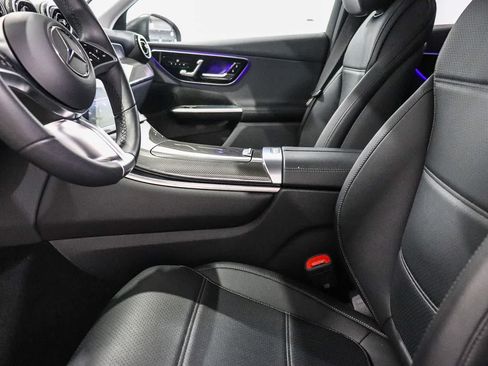 Used 2025 Mercedes-Benz GLC 350e 4MATIC image 17