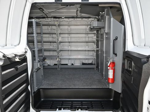 Used 2021 Chevrolet Express 2500 RWD image 31