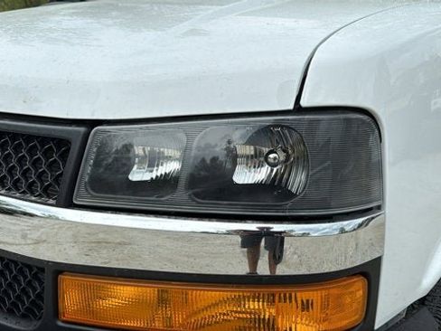Used 2024 Chevrolet Express 2500 w/ Driver Convenience Package RWD image 9