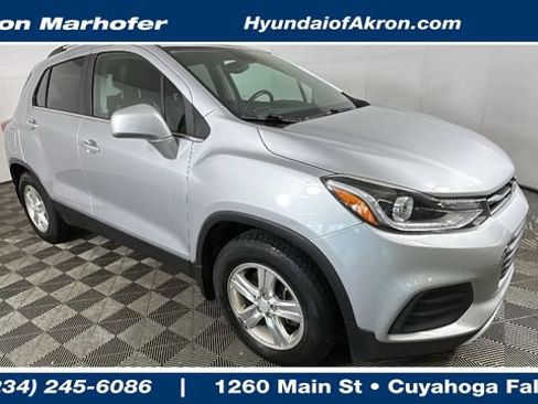 Used 2017 Chevrolet Trax LT w/ LT Convenience Package FWD image 1