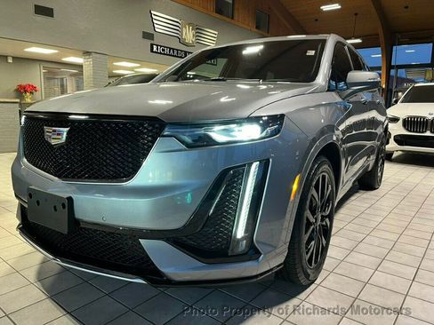 Used 2024 Cadillac XT6 Sport image 2