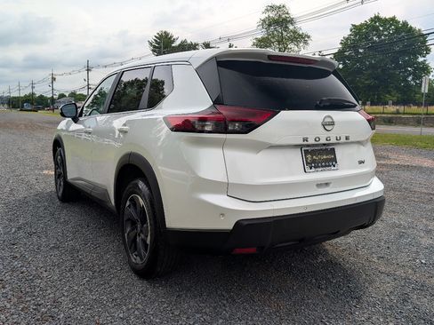 Used 2024 Nissan Rogue SV FWD image 8
