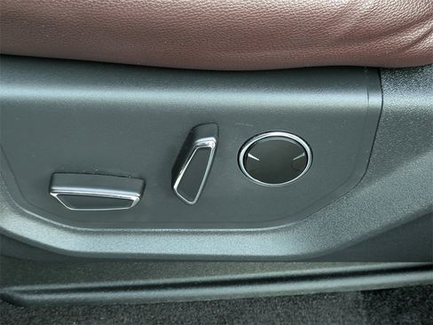 Used 2022 Ford Expedition Limited image 21