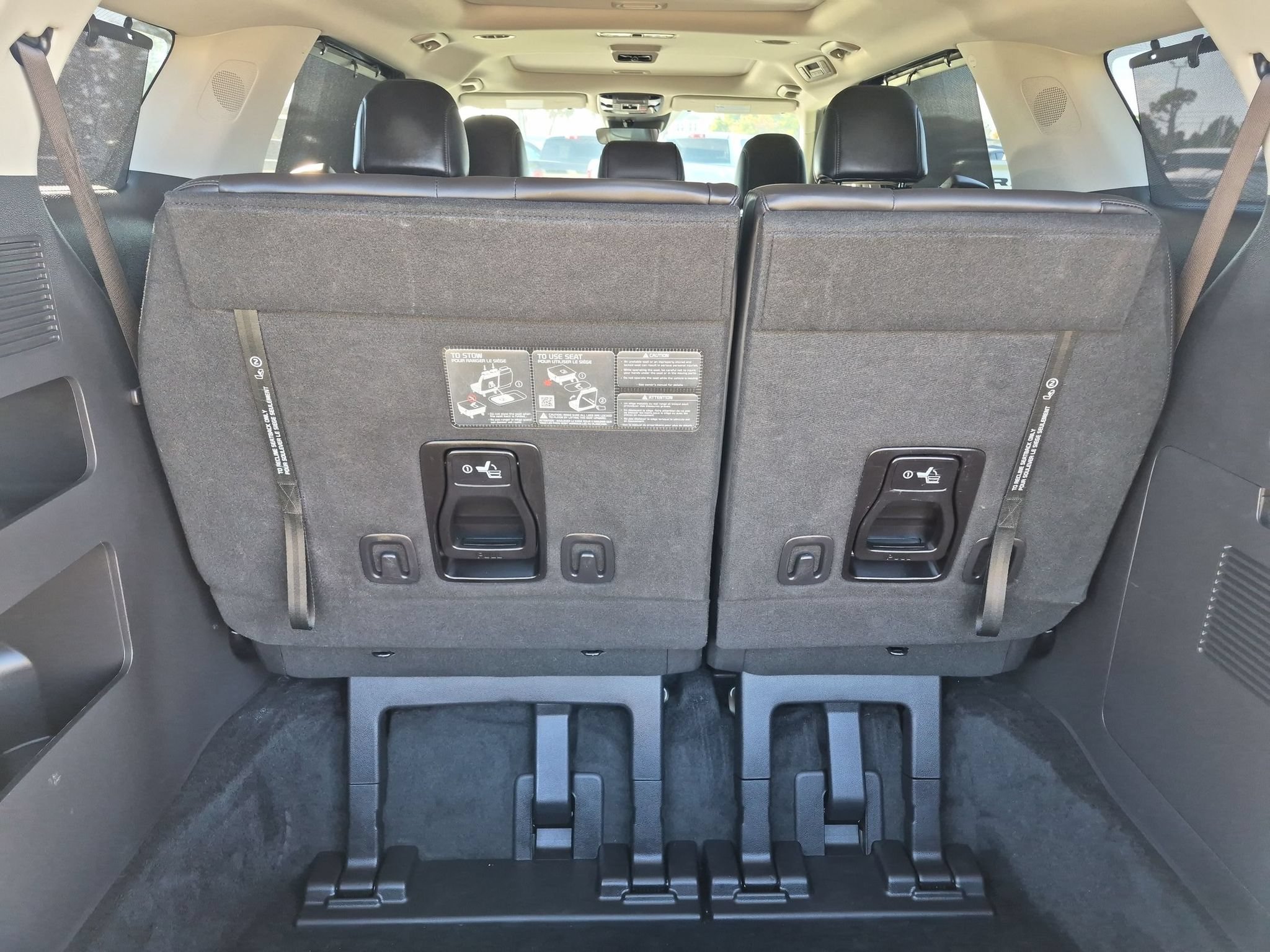 Used 2025 Kia Carnival SX FWD image 6