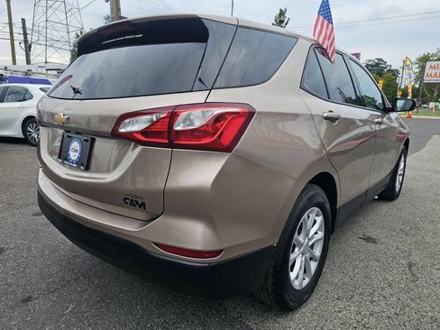 Used 2019 Chevrolet Equinox LS w/ LS Convenience Package FWD image 5