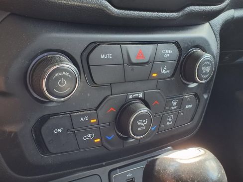 Used 2022 Jeep Renegade Limited AWD/4WD image 27