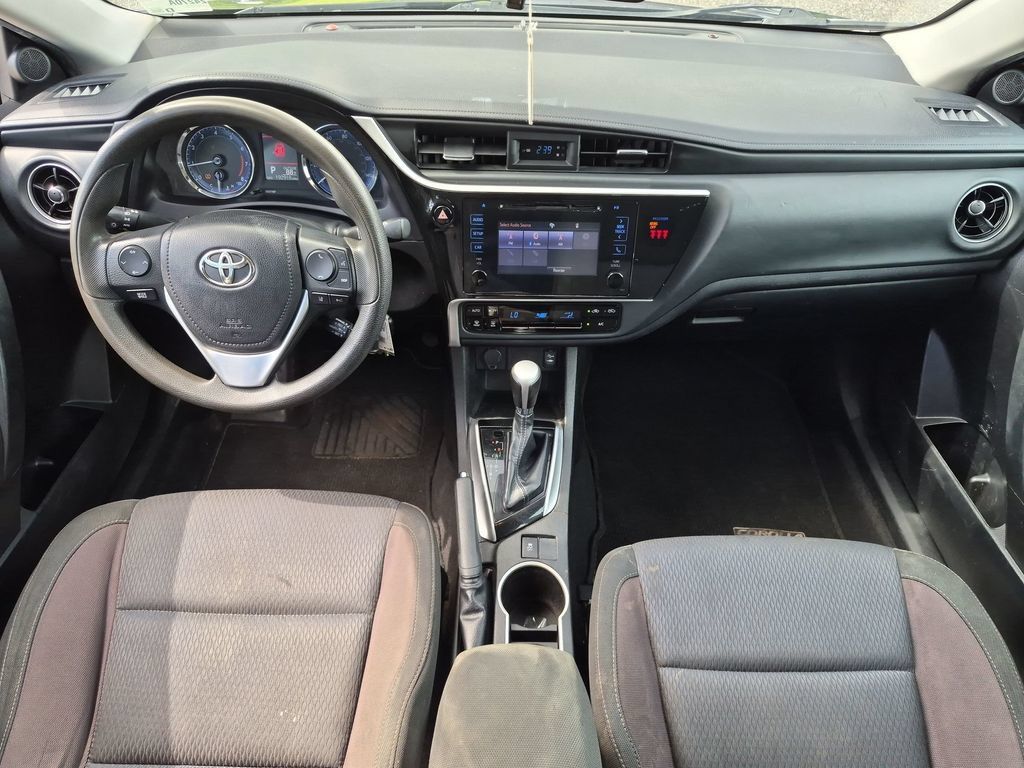 Used 2018 Toyota Corolla LE FWD image 27