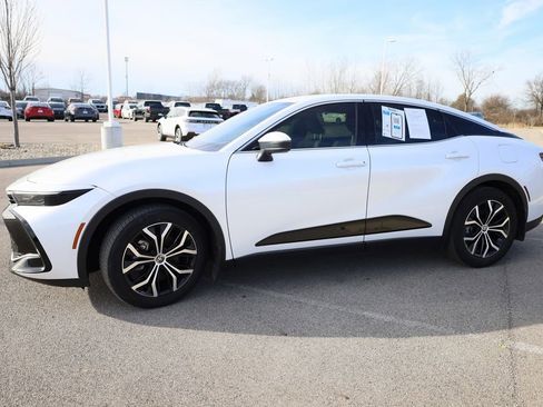 Used 2023 Toyota Crown XLE image 9