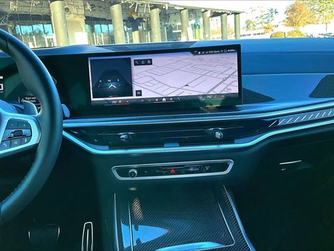 Used 2025 BMW X7 M60i image 6