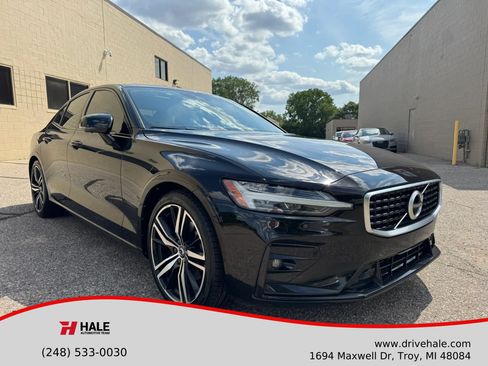 Used 2020 Volvo S60 T5 R-Design FWD image 1