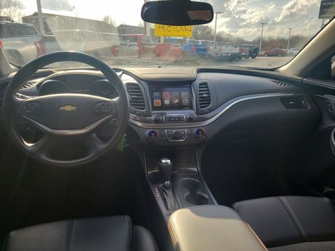 Used 2016 Chevrolet Impala LT w/ Convenience Package image 12