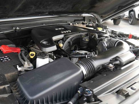 Used 2018 Jeep Wrangler Unlimited Rubicon w/ Dual Top Group image 13