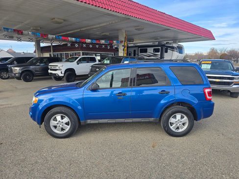 Used 2011 Ford Escape XLT image 2
