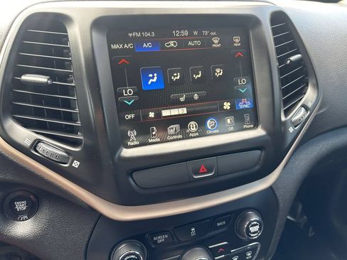 Used 2017 Jeep Cherokee Limited AWD/4WD image 20