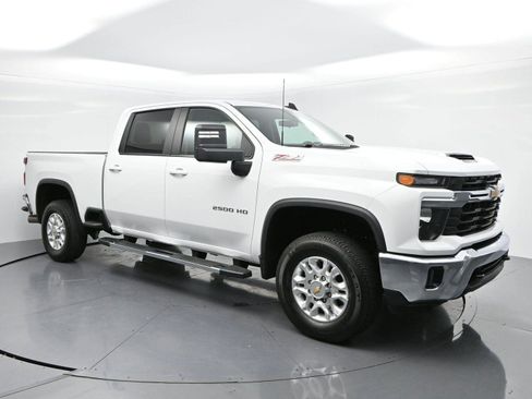 Used 2025 Chevrolet Silverado 2500 LT AWD/4WD image 2