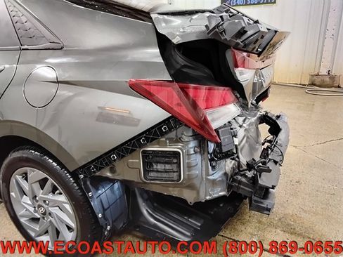 Used 2024 Hyundai Elantra SEL image 17