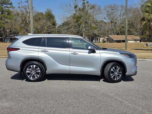 Used 2022 Toyota Highlander XLE image 40