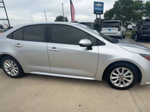 Used 2022 Toyota Corolla LE w/ LE Convenience Package FWD image 9