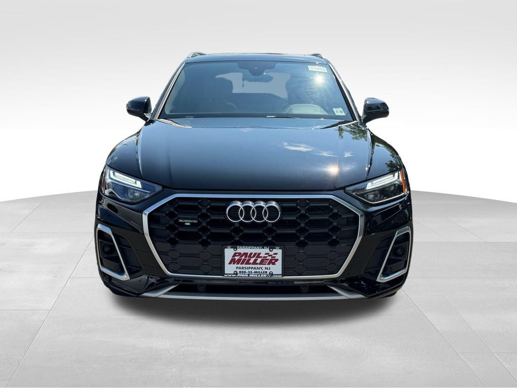 Used 2023 Audi Q5 2.0T Premium w/ Convenience Package AWD/4WD image 2