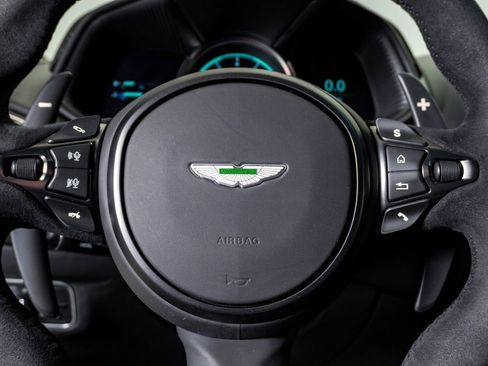 Used 2021 Aston Martin DB11 Coupe image 26