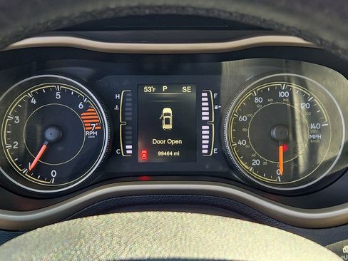 Used 2017 Jeep Cherokee Latitude AWD/4WD image 19