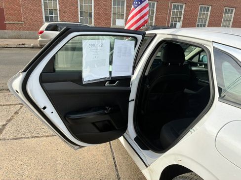 Used 2023 Kia K5 LXS image 9