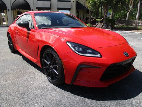 Used 2023 Toyota GR86 Premium image 2